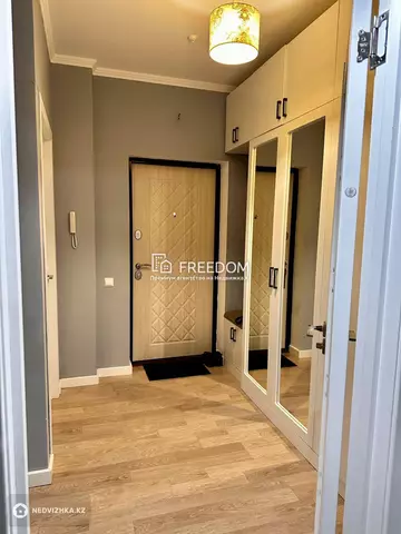 1-комнатная квартира, этаж 12 из 12, 38 м²