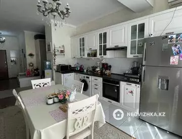 2-комнатная квартира, этаж 9 из 18, 90 м²