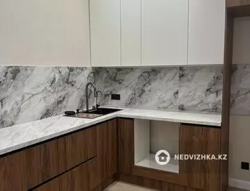 1-комнатная квартира, этаж 8 из 17, 42 м²