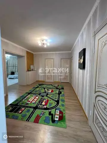 4-комнатная квартира, этаж 9 из 9, 114 м²
