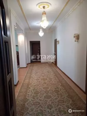 4-комнатная квартира, этаж 21 из 42, 145 м²