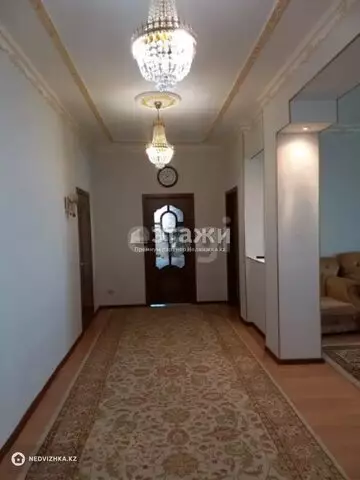 4-комнатная квартира, этаж 21 из 42, 145 м²