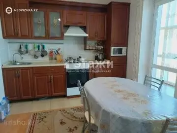 4-комнатная квартира, этаж 21 из 42, 145 м²