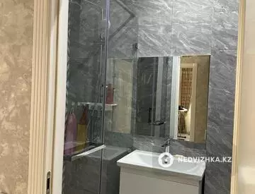 2-комнатная квартира, этаж 4 из 13, 65 м²