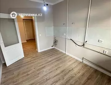 4-комнатная квартира, этаж 4 из 5, 83 м²