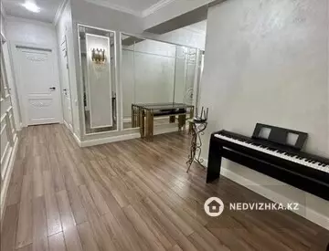 4-комнатная квартира, этаж 6 из 12, 140 м²