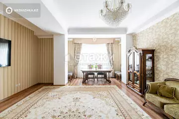 3-комнатная квартира, этаж 3 из 8, 152 м²