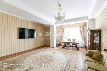 3-комнатная квартира, этаж 3 из 8, 152 м²