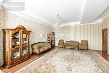 3-комнатная квартира, этаж 3 из 8, 152 м²