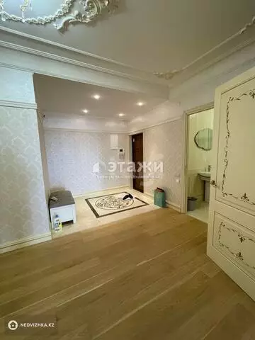 5-комнатная квартира, этаж 5 из 18, 311 м²