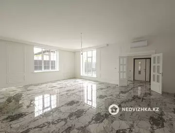 6-комнатный дом, 5 соток, 318 м²