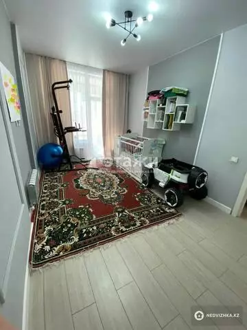 2-комнатная квартира, этаж 2 из 12, 61 м²