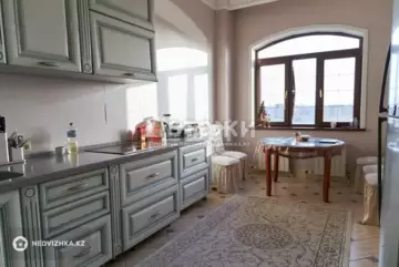 4-комнатная квартира, этаж 8 из 9, 143 м²