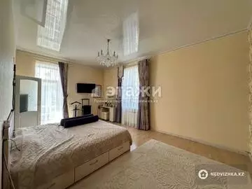 5-комнатная квартира, этаж 5 из 6, 212 м²