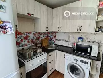 3-комнатная квартира, этаж 3 из 5, 42 м²