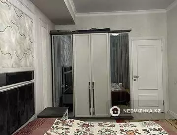 3-комнатная квартира, этаж 4 из 18, 100 м²