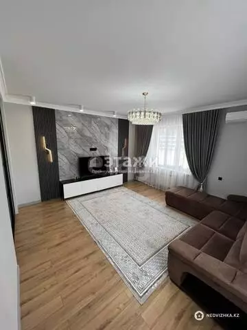 3-комнатная квартира, этаж 2 из 18, 104 м²