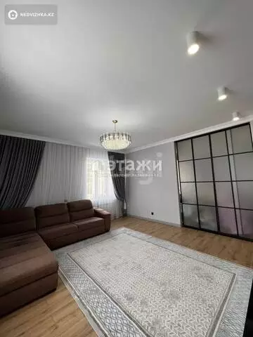 3-комнатная квартира, этаж 2 из 18, 104 м²