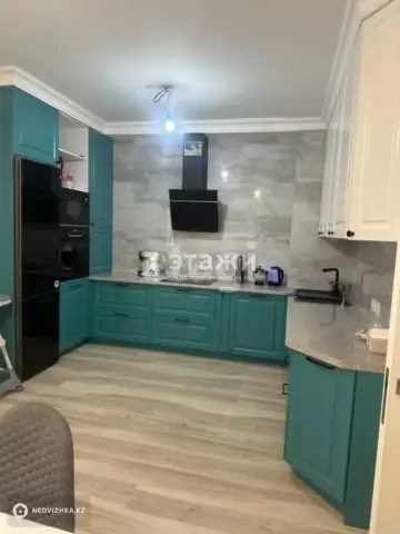 4-комнатная квартира, этаж 2 из 10, 164 м²