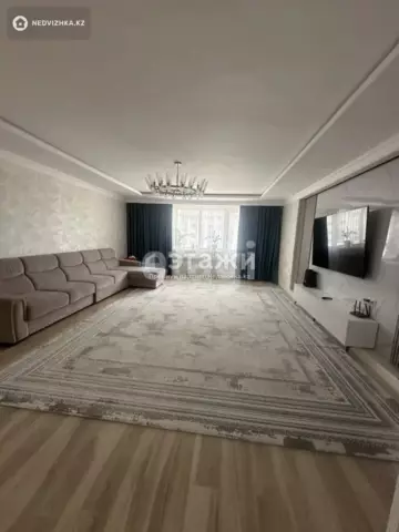 4-комнатная квартира, этаж 2 из 10, 164 м²