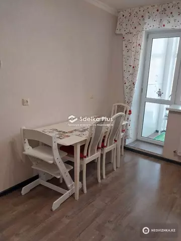 2-комнатная квартира, этаж 4 из 4, 56 м²