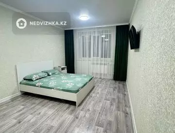 1-комнатная квартира, этаж 9 из 10, 45 м², посуточно