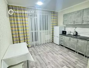 1-комнатная квартира, этаж 9 из 10, 45 м², посуточно