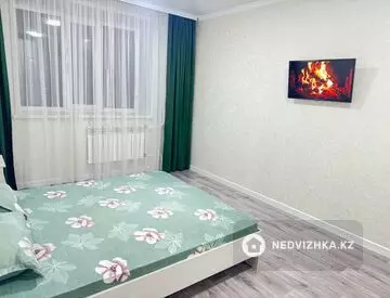 1-комнатная квартира, этаж 9 из 10, 45 м², посуточно