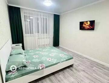 1-комнатная квартира, этаж 9 из 10, 45 м², посуточно