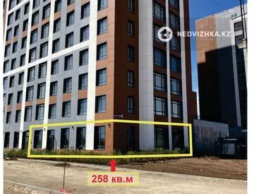 Офисное помещение, этаж 1 из 1, в жилом доме, 258 м²