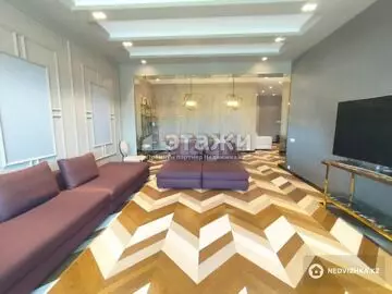 4-комнатная квартира, этаж 5 из 5, 241 м²