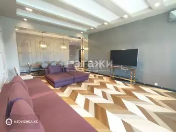 4-комнатная квартира, этаж 5 из 5, 241 м²