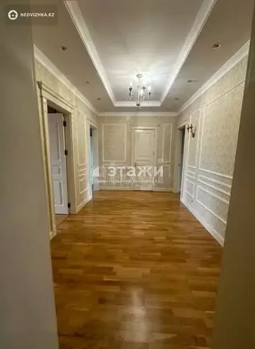 4-комнатная квартира, этаж 11 из 12, 190 м²