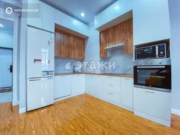 2-комнатная квартира, этаж 9 из 12, 67 м², на длительный срок