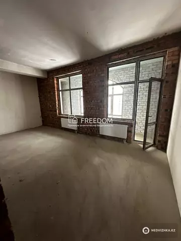 4-комнатная квартира, этаж 5 из 6, 213 м²