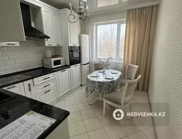 2-комнатная квартира, этаж 2 из 10, 68 м², посуточно