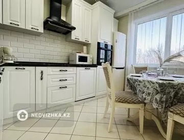 2-комнатная квартира, этаж 2 из 10, 68 м², посуточно