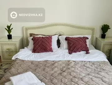 2-комнатная квартира, этаж 11 из 25, 70 м², посуточно