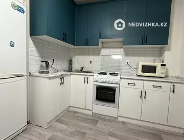 2-комнатная квартира, этаж 5 из 25, 70 м², посуточно