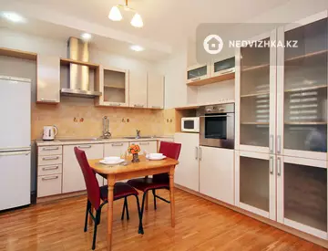 1-комнатная квартира, этаж 10 из 25, 50 м², посуточно