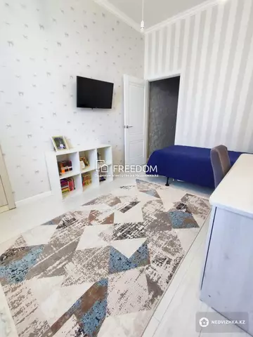 3-комнатная квартира, этаж 4 из 6, 81 м²