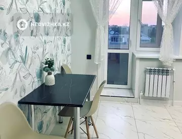 2-комнатная квартира, этаж 6 из 9, 62 м², посуточно