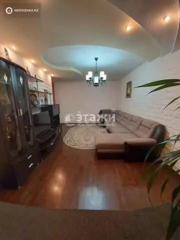 2-комнатная квартира, этаж 7 из 10, 82 м²