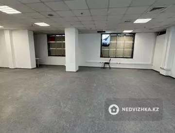 Офисное помещение, 3 этажа, в бизнес-центре, 70 м², на длительный срок