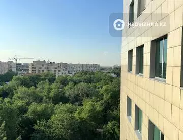 Офисное помещение, 3 этажа, в бизнес-центре, 70 м², на длительный срок