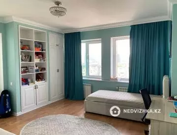 4-комнатная квартира, этаж 14 из 36, 145 м²