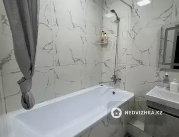 1-комнатная квартира, этаж 1 из 10, 54 м², посуточно