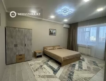 1-комнатная квартира, этаж 9 из 10, 54 м², посуточно