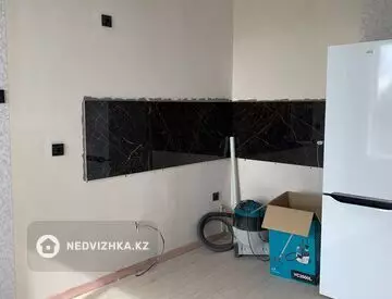 1-комнатная квартира, этаж 2 из 12, 40 м²