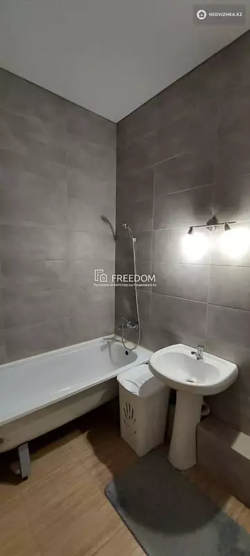 1-комнатная квартира, этаж 10 из 10, 40 м²